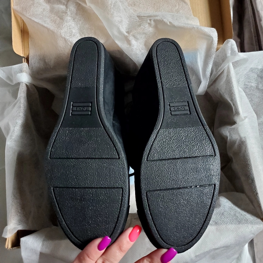 Toms Booties - Picture 6 of 9
